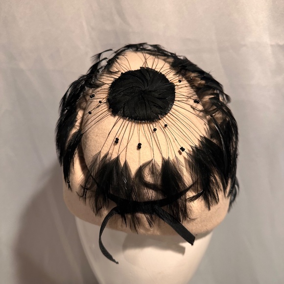 Vintage Black Feathered Women's Hat Ivory Doeskin 100% Wool Made in USA - Picture 8 of 9